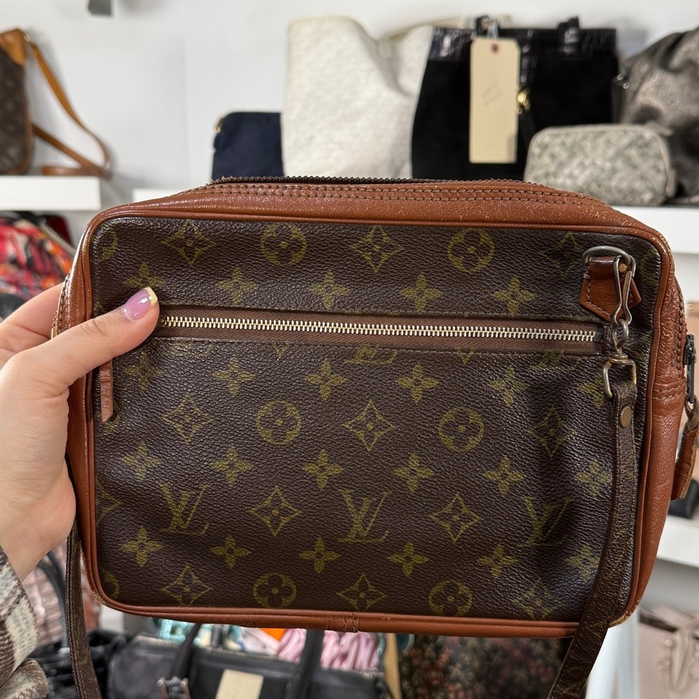 LV Rare Shoulder Bag With Removable Strap
